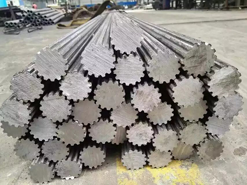 合金齒輪鋼通過添加鉻鉬鈷鎳等合金元素顯著提高了鋼材的強度能夠在更為惡劣的工作環境下穩定運行